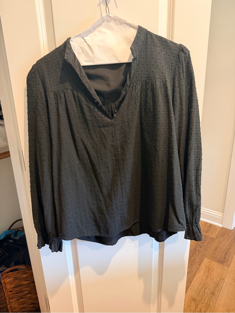 Women's Black Textured V-Neck Long-Sleeve Blouse